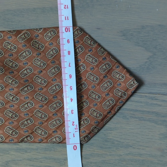 Vintage Valentino silk tie - Picture 6 of 7